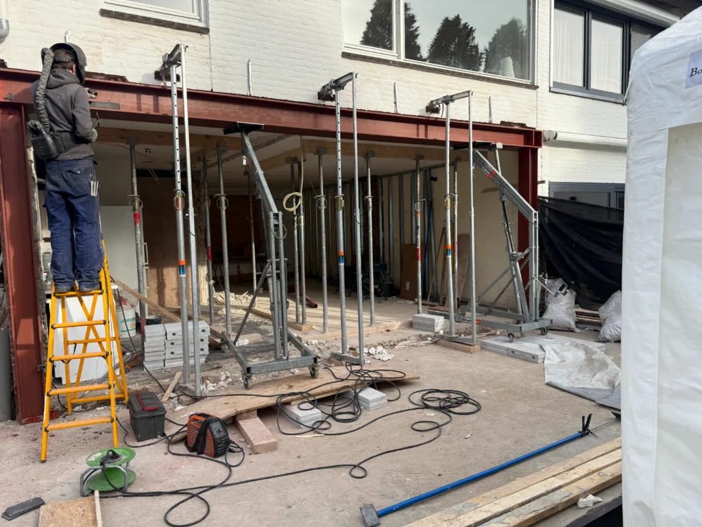 Verbouwing in uitvoering tijdens totaalrenovatie